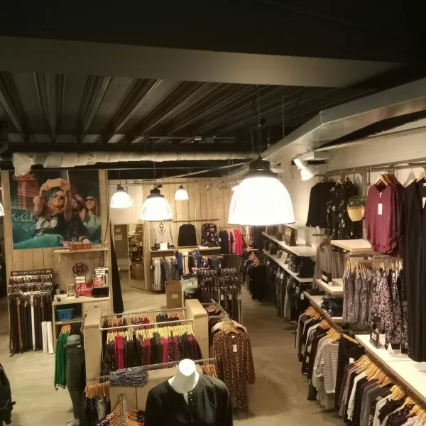 LED verlichting kledingwinkel